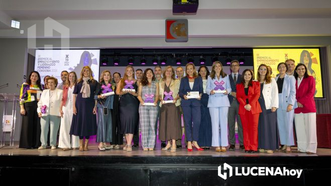 Autoridades y galardonadas con el III Premio al Emprendimiento y Liderazgo Femenino Autoridades y galardonadas con el III Premio al Emprendimiento y Liderazgo Femenino