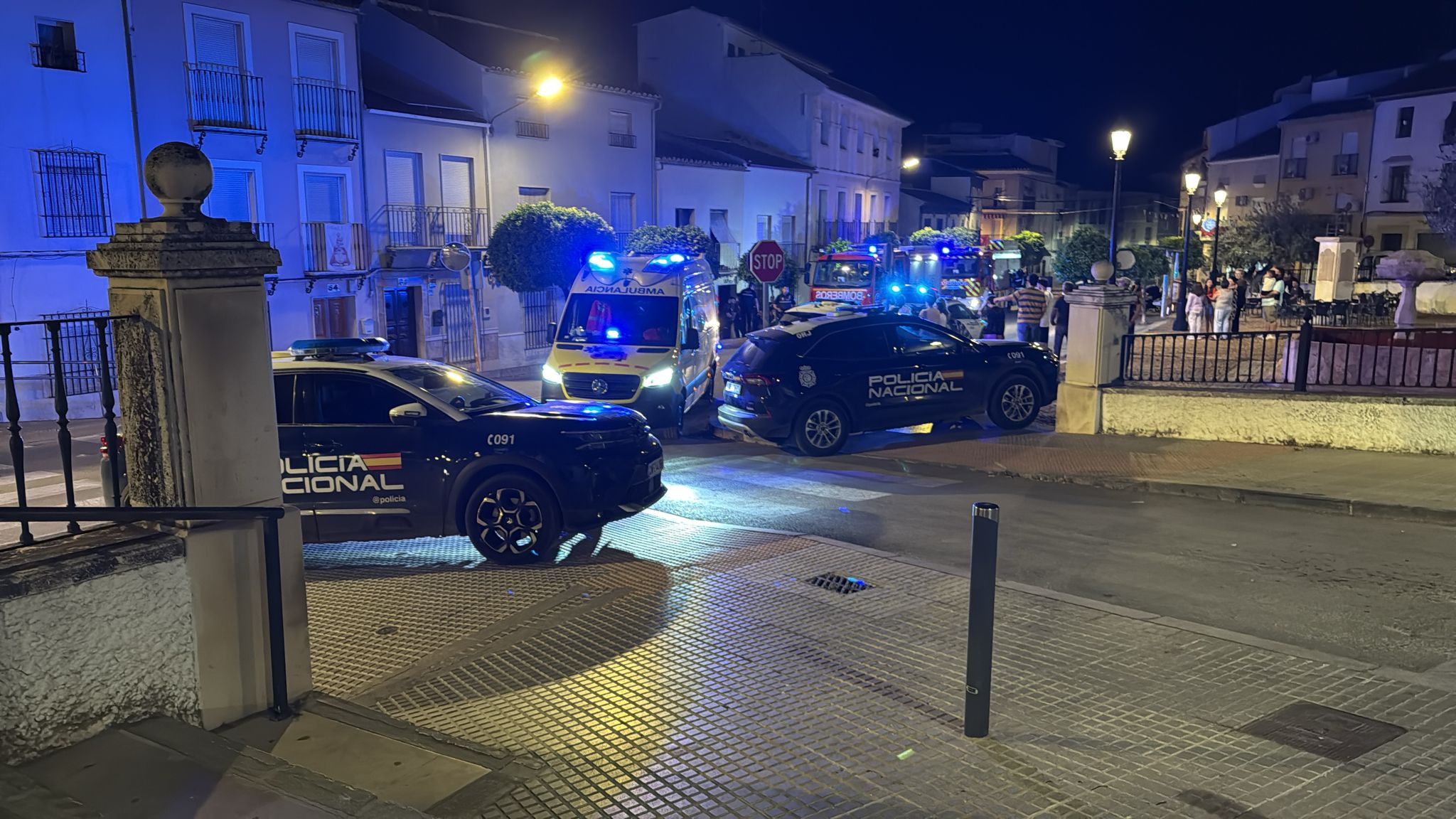 Una imagen del amplio dispositivo de emergencias en La Barrera Una imagen del amplio dispositivo de emergencias en La Barrera