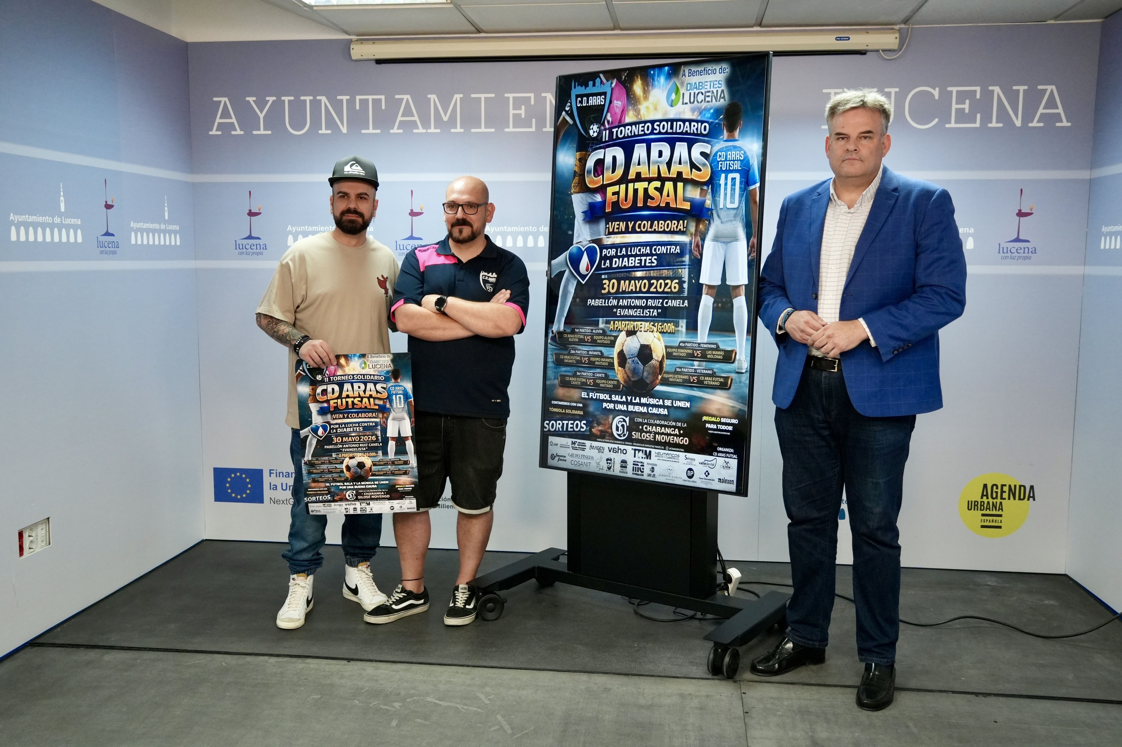 Ángel Novillo, edil de Deportes, junto a los representantes del club Aras Futsal, organizador del torneo Ángel Novillo, edil de Deportes, junto a los representantes del club Aras Futsal, organizador del torneo