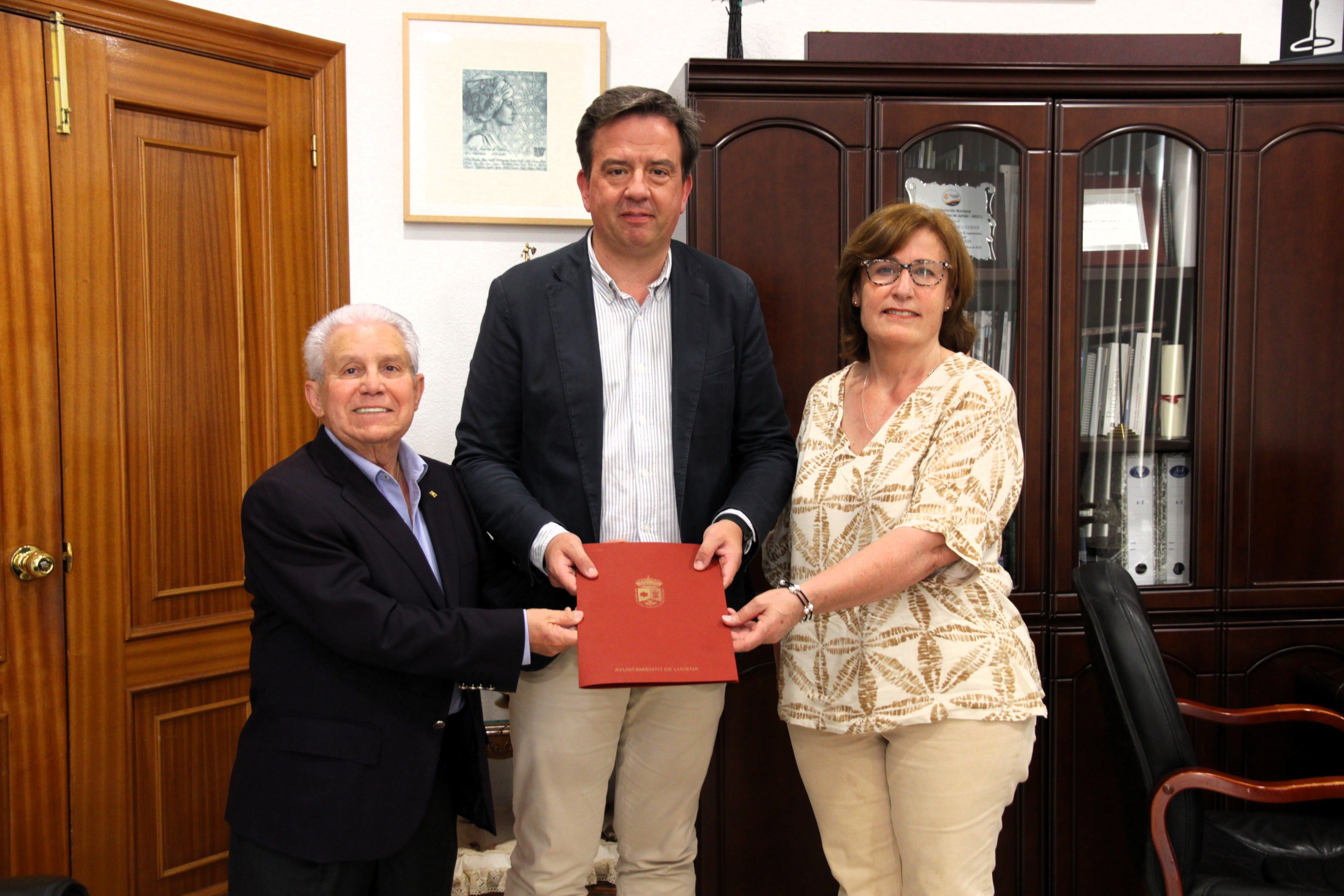 Un momento de la firma del convenio