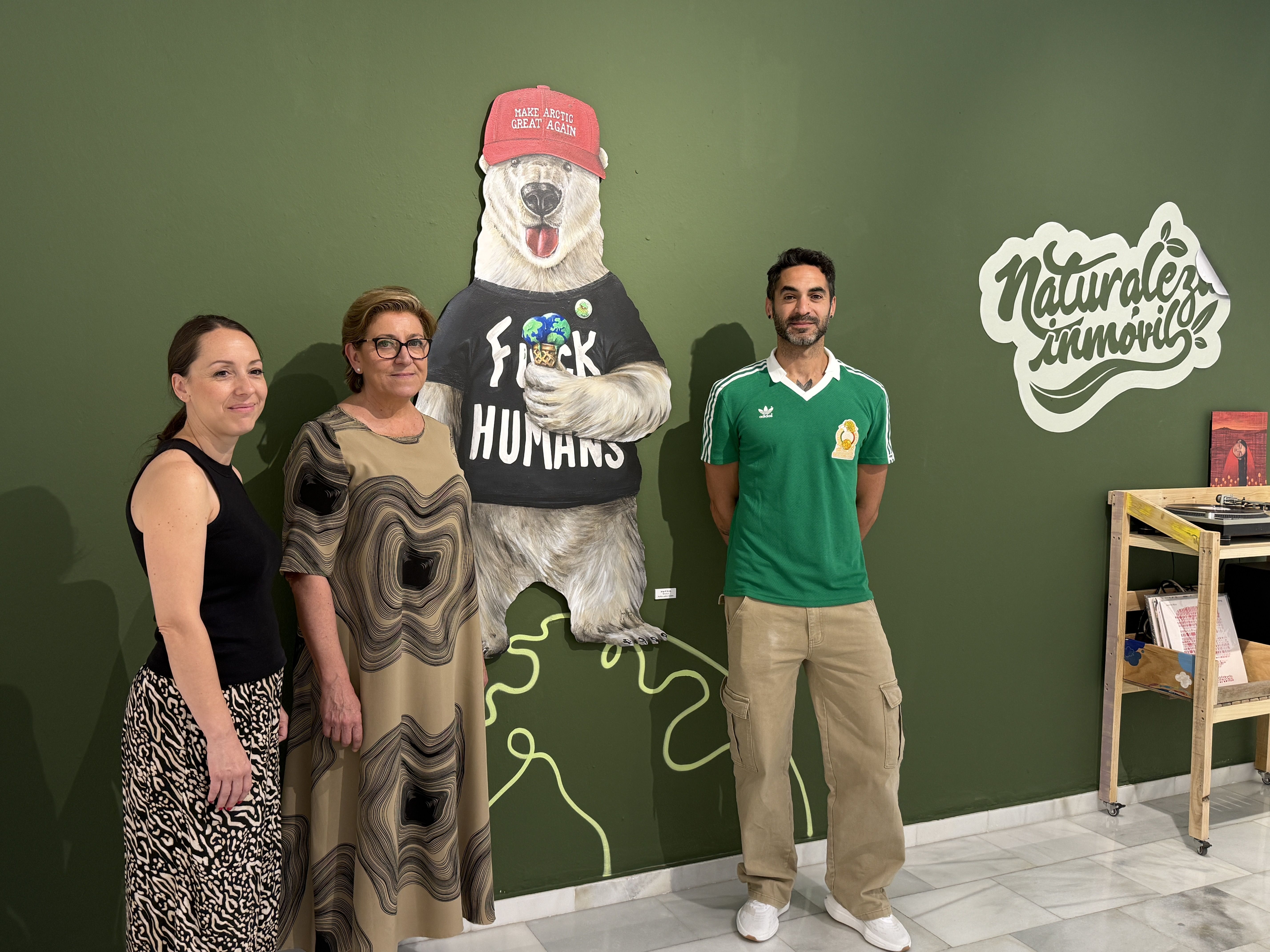 Mayra Gómez, técnica de Medio Ambiente; Charo Valverde, edil de Medio Ambiente del Ayto. de Lucena y Jorge Torres, representante de Borococo.