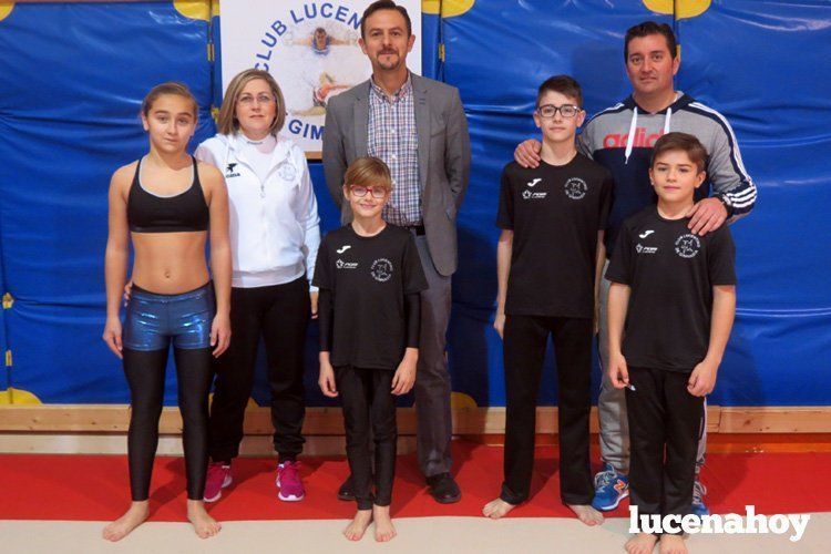  Manuel Lara y entrenadores y deportistas del Club Lucentino de Gimnasia. 