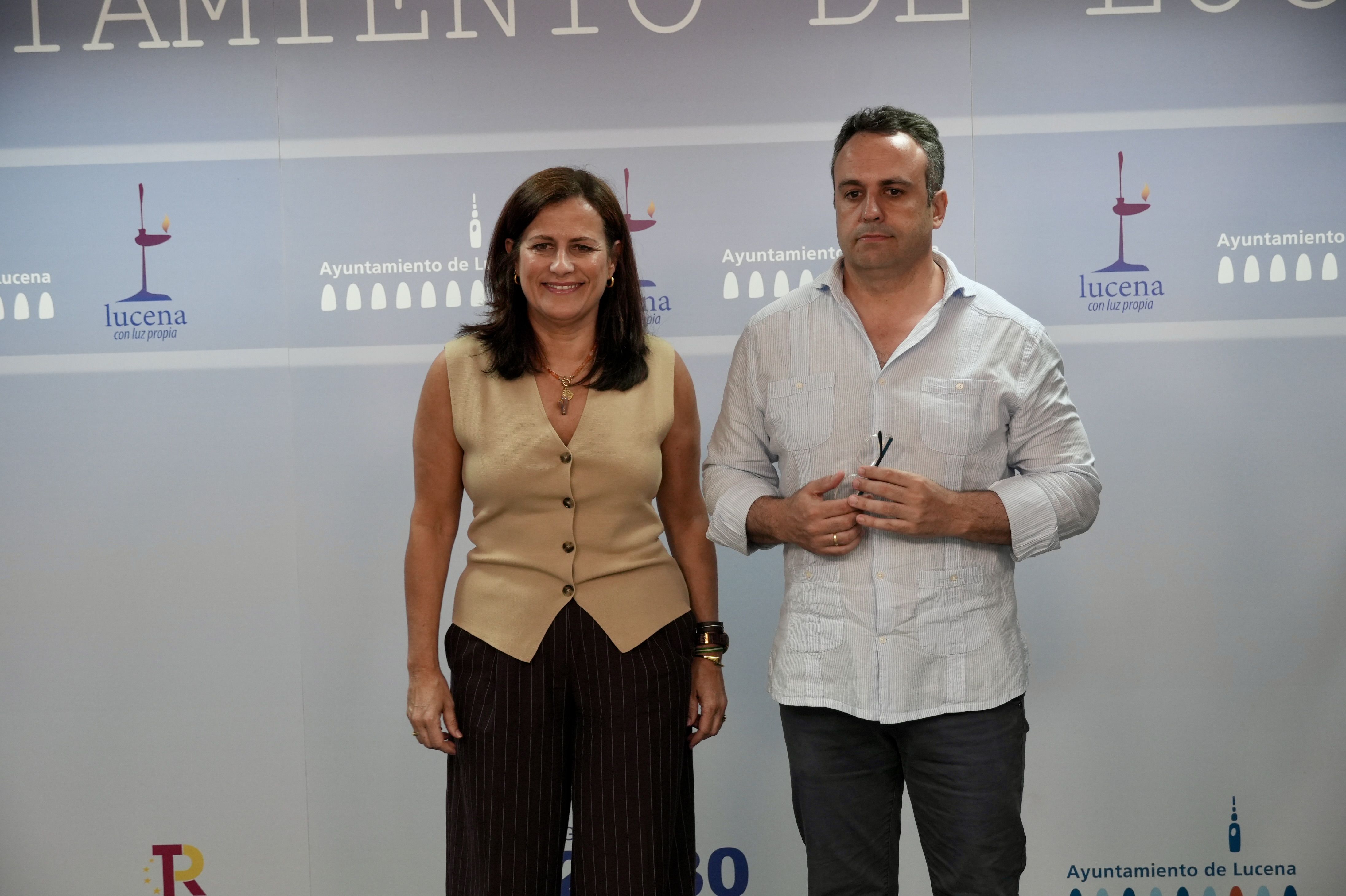 Miriam Ortiz y Javier Pineda, ediles de Educación y Obras respectivamente, durante la rueda de prensa celebrada esta mañana