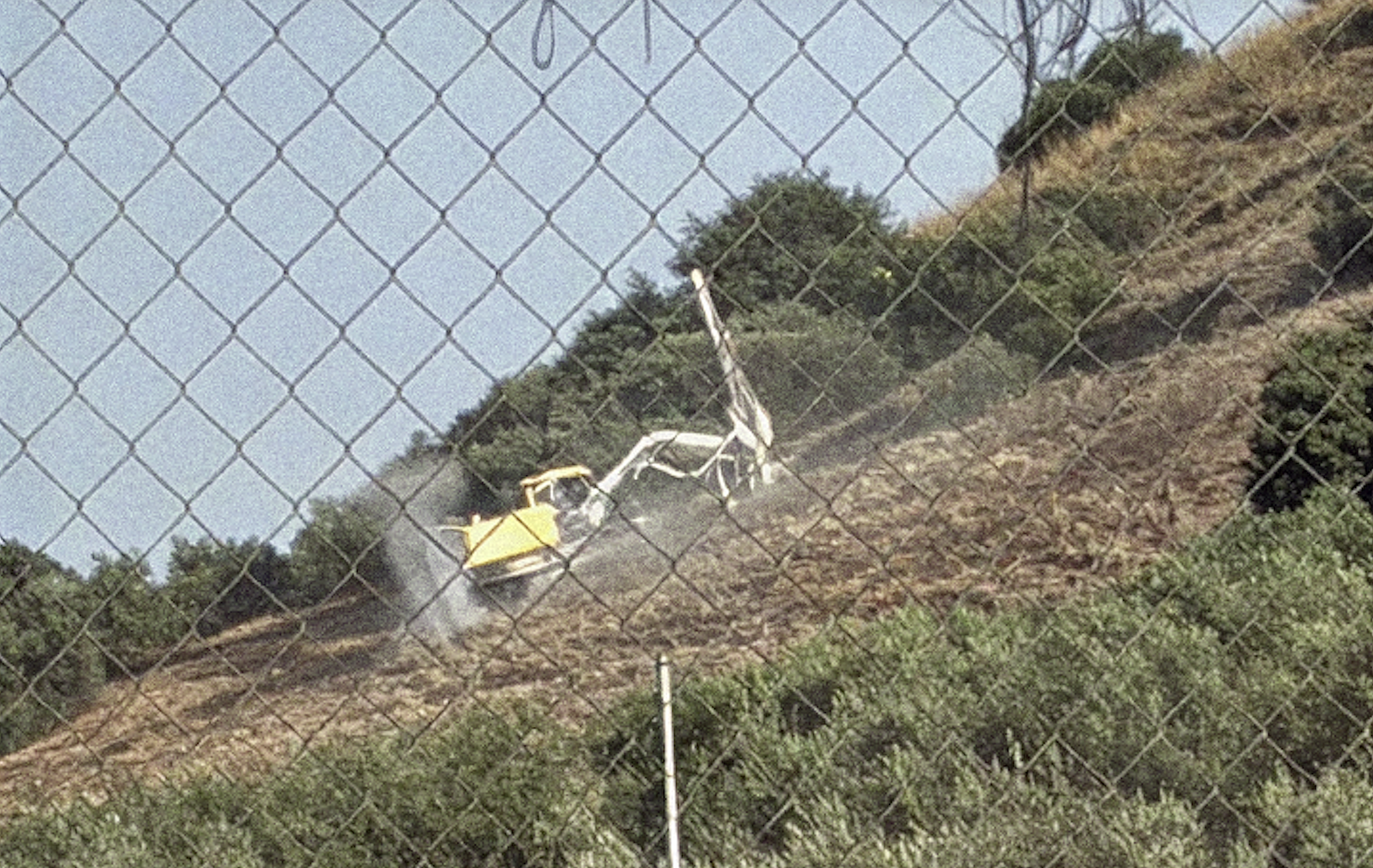 Maquinaria pesada realizando prospecciones mineras en La Sierrezuela. Foto. Mejorana