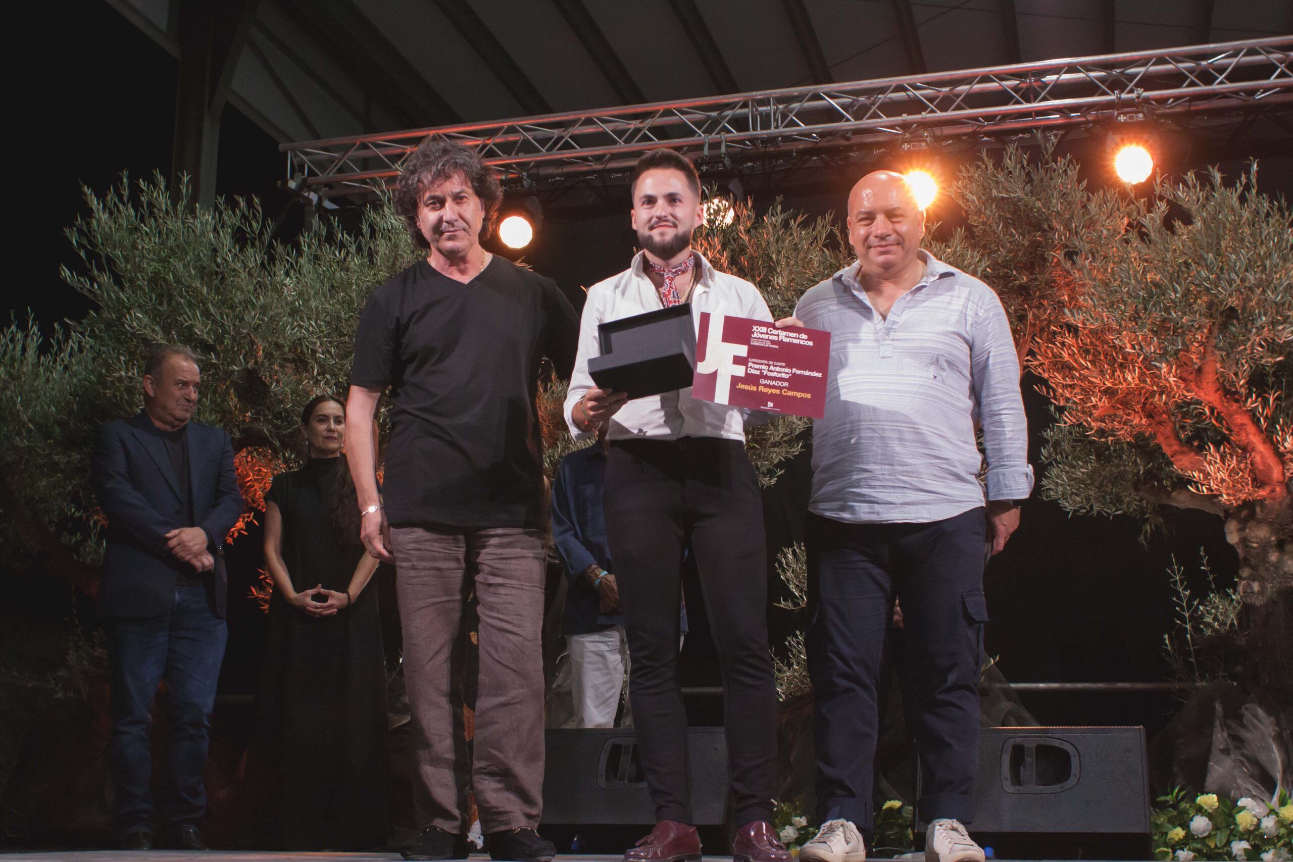 Jesús Reyes recoge su premio en XXIII Certamen de Jóvenes Flamencos