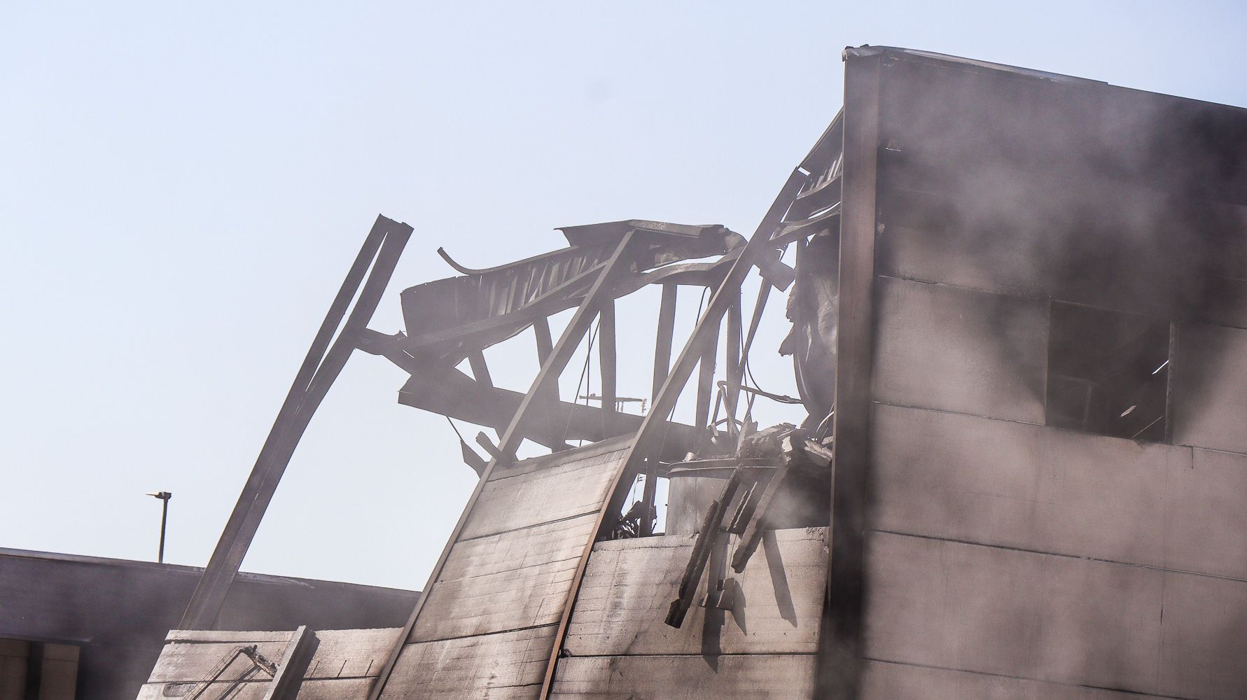 Incendio en nave industrial Parque Empresarial Principe Felipe 2