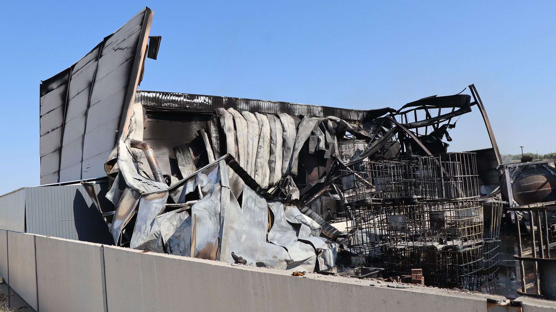 Incendio en nave industrial Parque Empresarial Principe Felipe 28