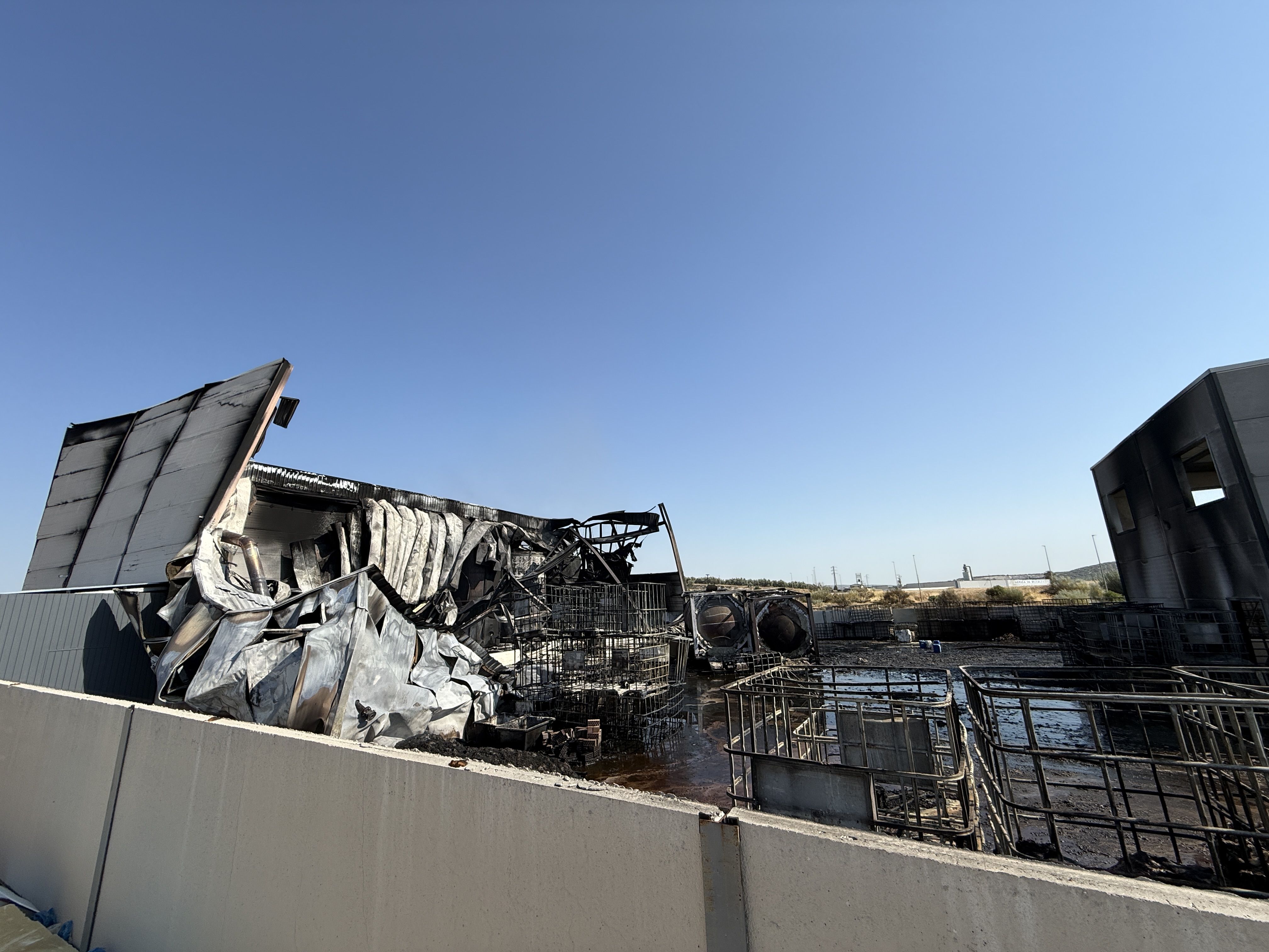 Incendio en nave industrial Parque Empresarial Principe Felipe 34