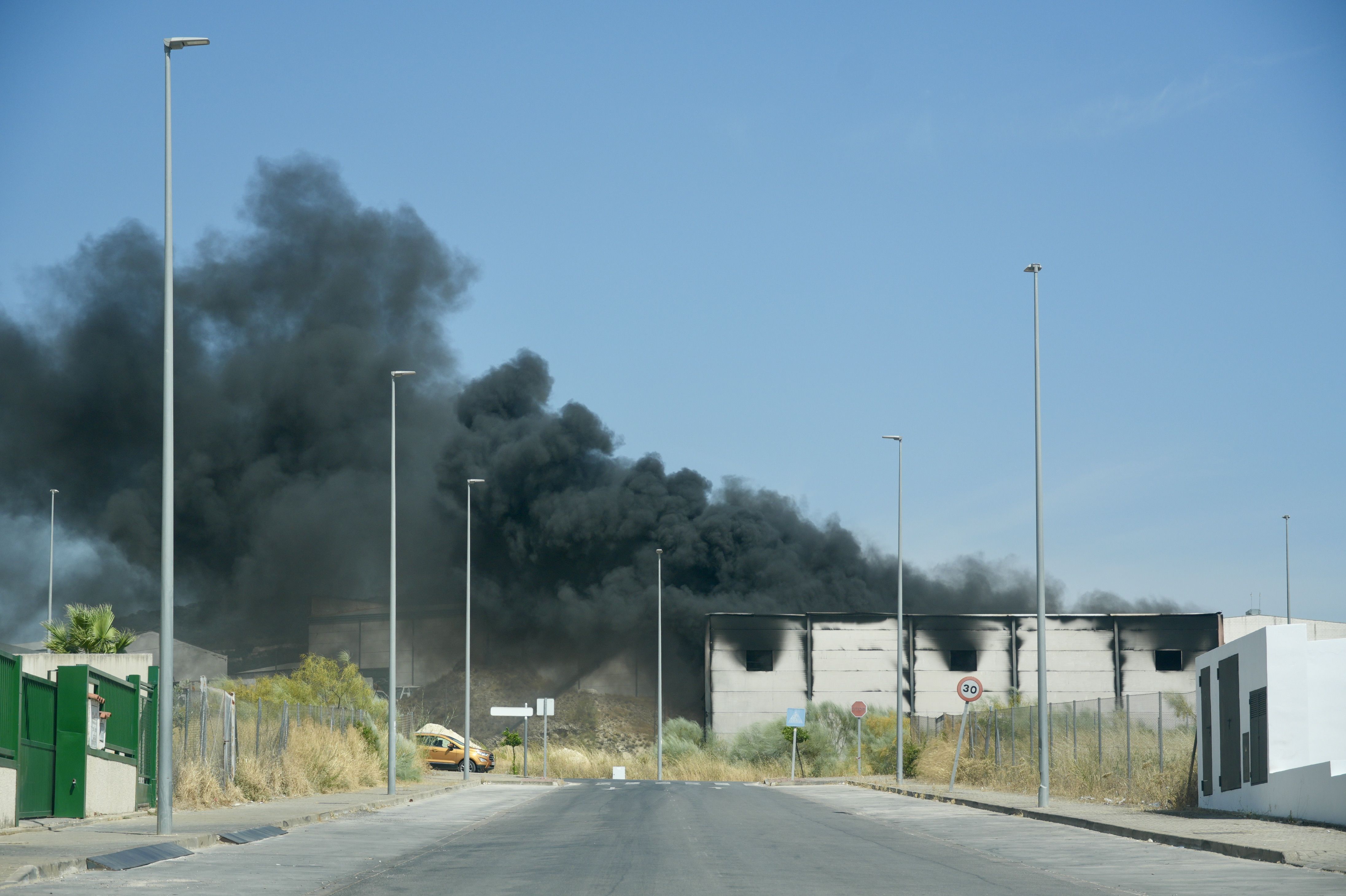Incendio nave industrial en parque Príncipe Felipe