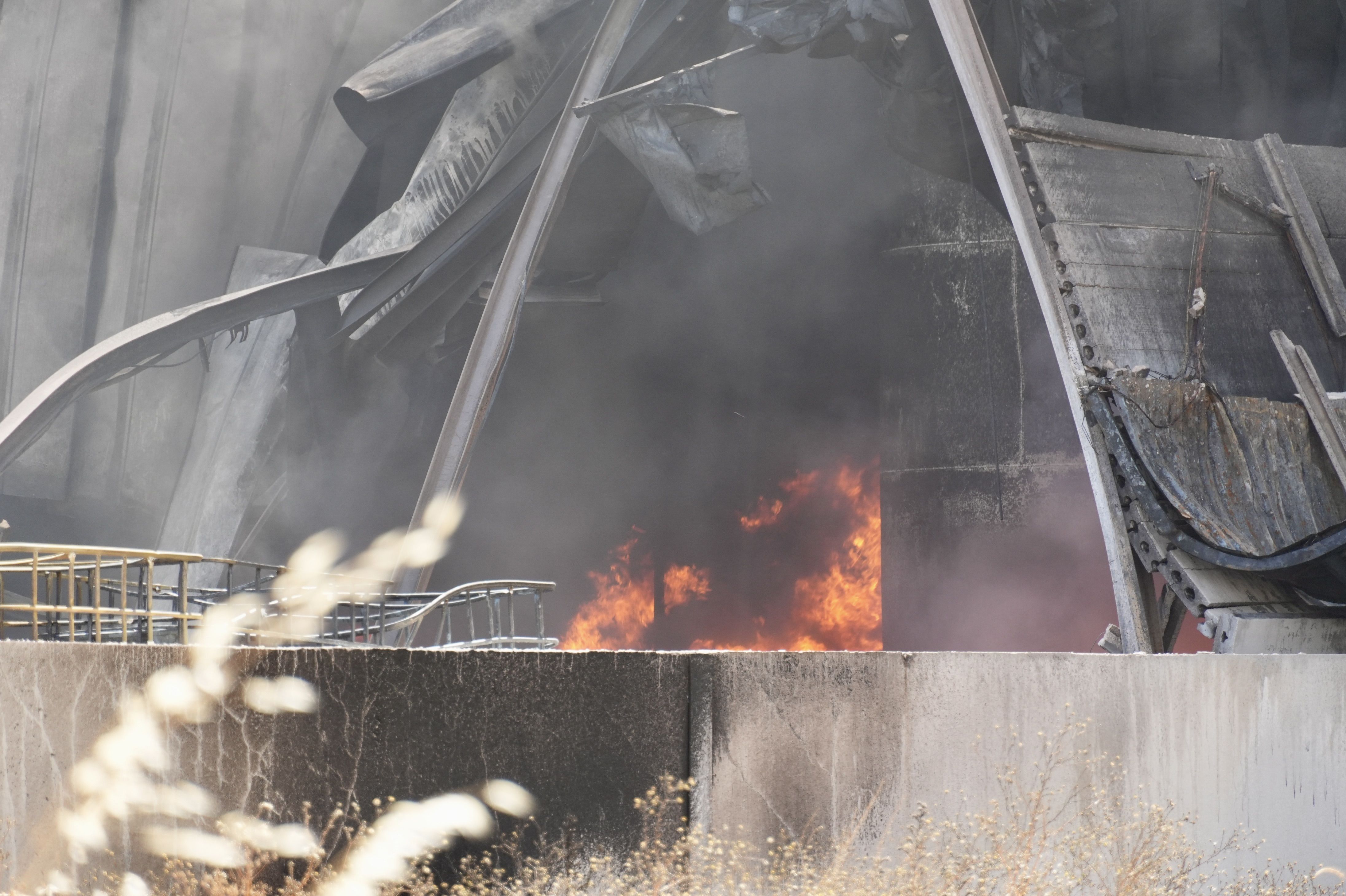 Incendio nave industrial en parque Príncipe Felipe