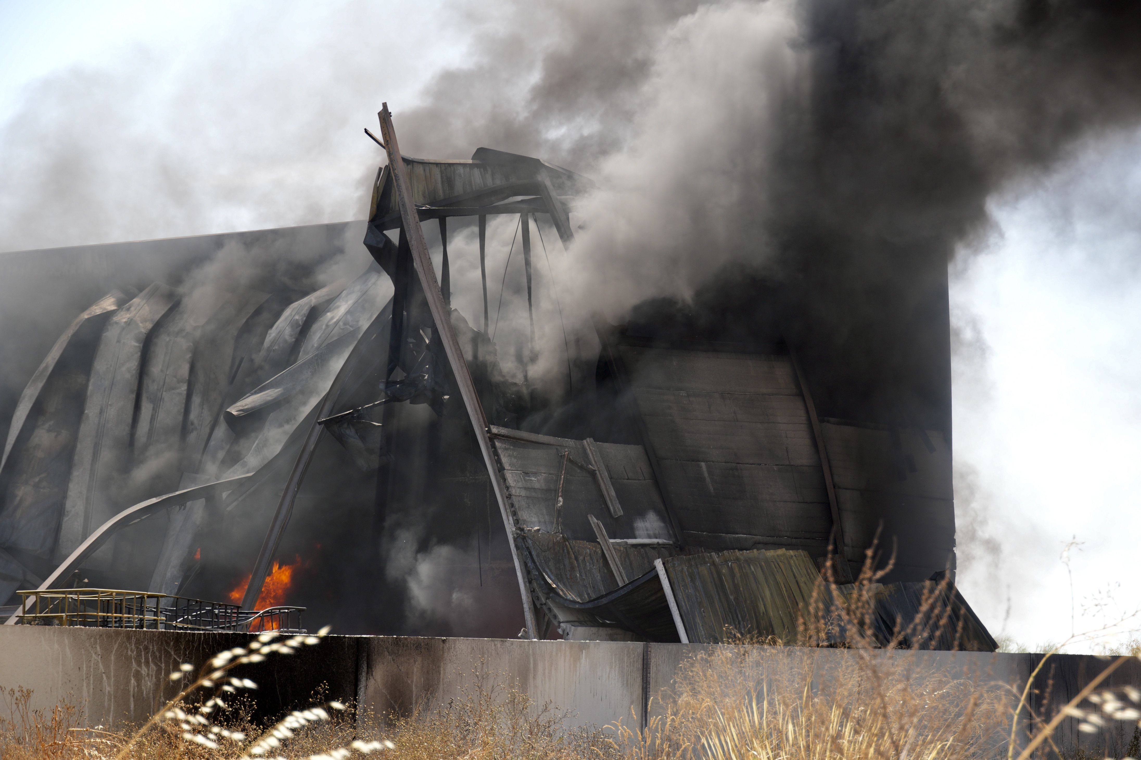 Incendio nave industrial en parque Príncipe Felipe