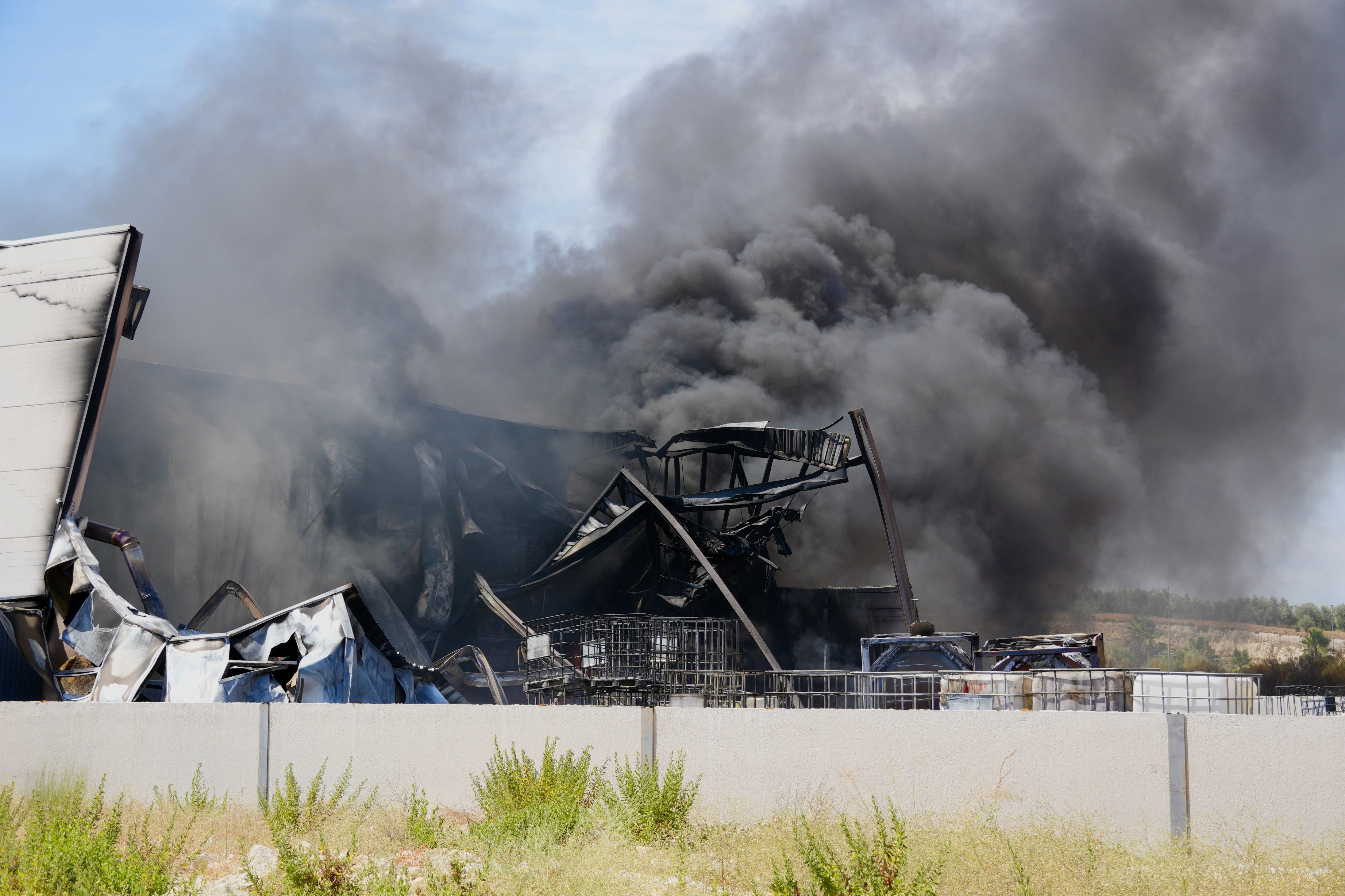 Incendio nave industrial en parque Príncipe Felipe