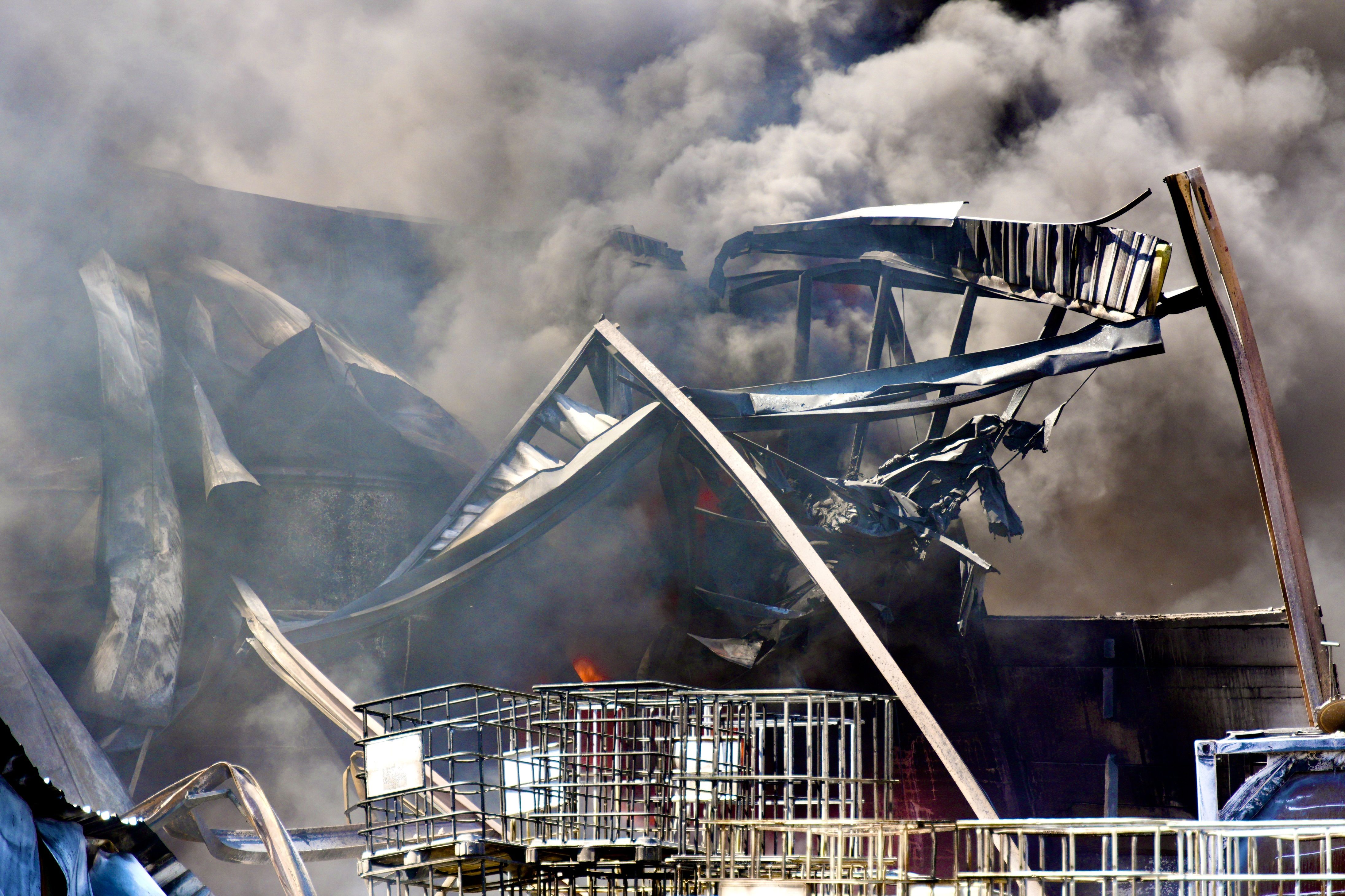 Incendio nave industrial en parque Príncipe Felipe
