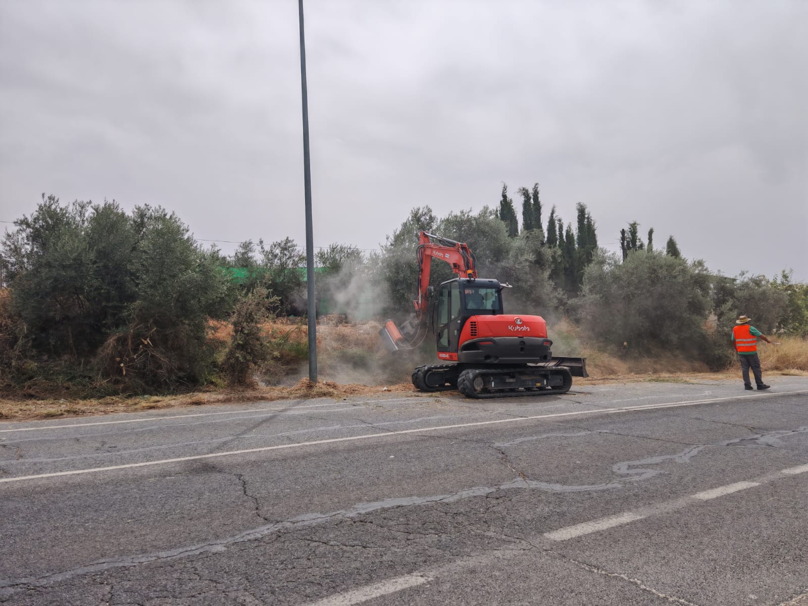 Limpieza de cunetas en la N331