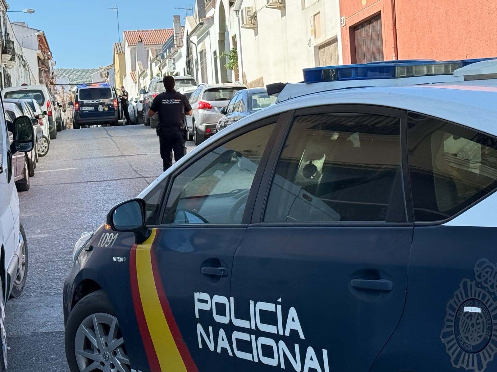 Dispositivo policial esta mañana en la calle Manchados