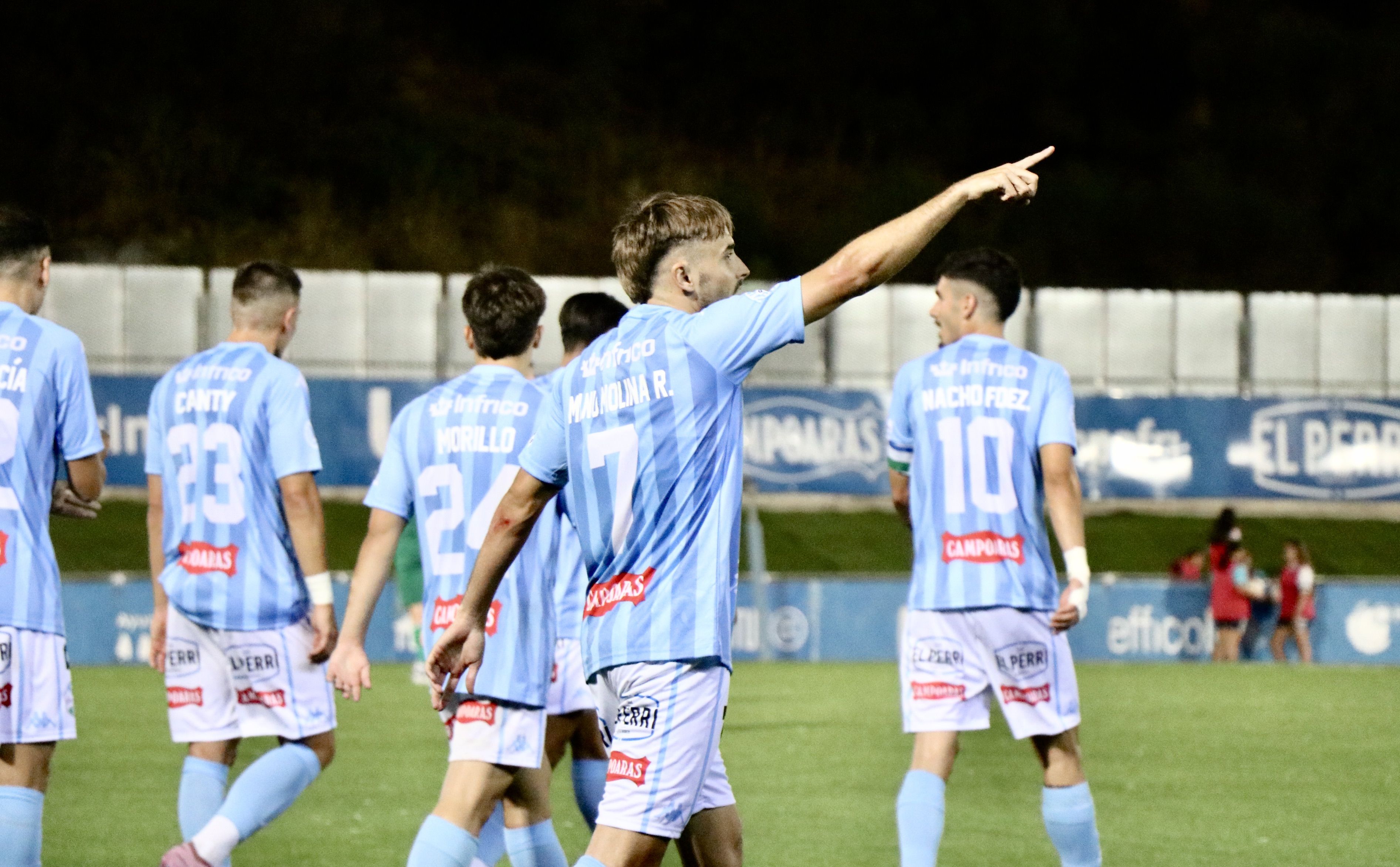 Manu Molina celebra su gol ante el Mancha Real