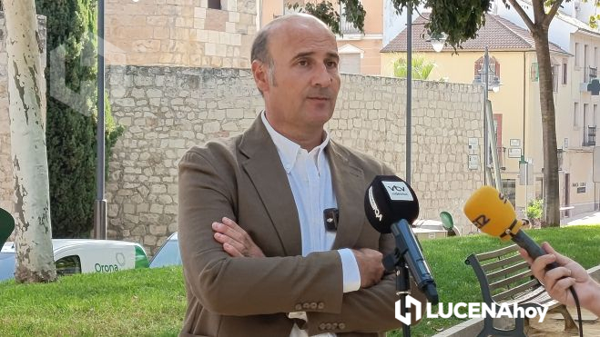 Javier Ruiz durante la atención de los medios de comunicación Javier Ruiz durante la atención de los medios de comunicación