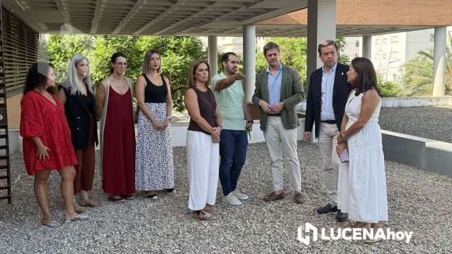 Un instante durante al visita a las obras de reparación en la cubierta del ala afectada. Un instante durante al visita a las obras de reparación en la cubierta del ala afectada.