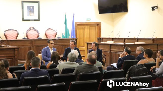 Encuentro entre integrantes de AFAR, Ayuntamiento y Consejería. Encuentro entre integrantes de AFAR, Ayuntamiento y Consejería.