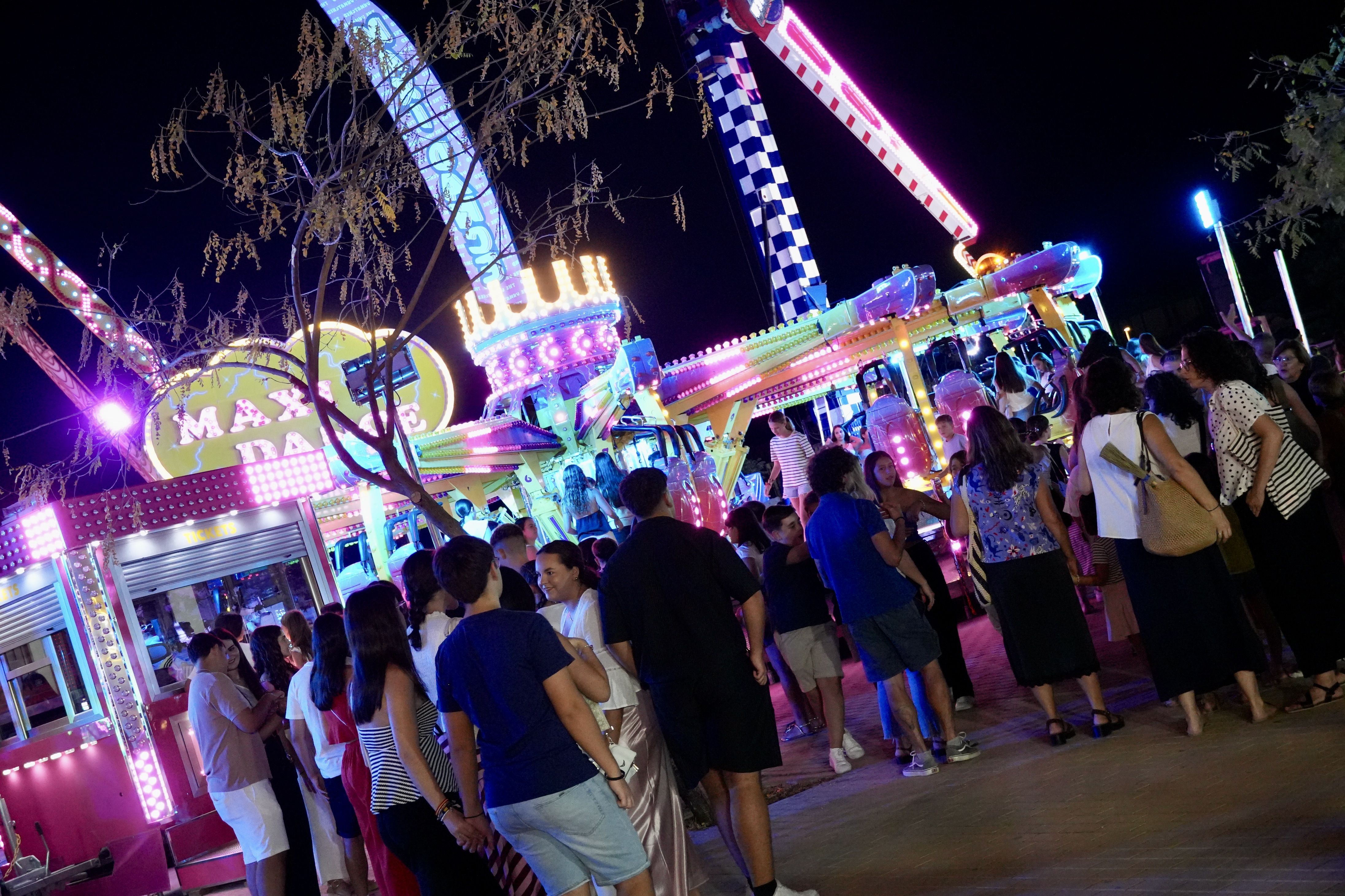 Encendido el alumbrado de la Feria del Valle