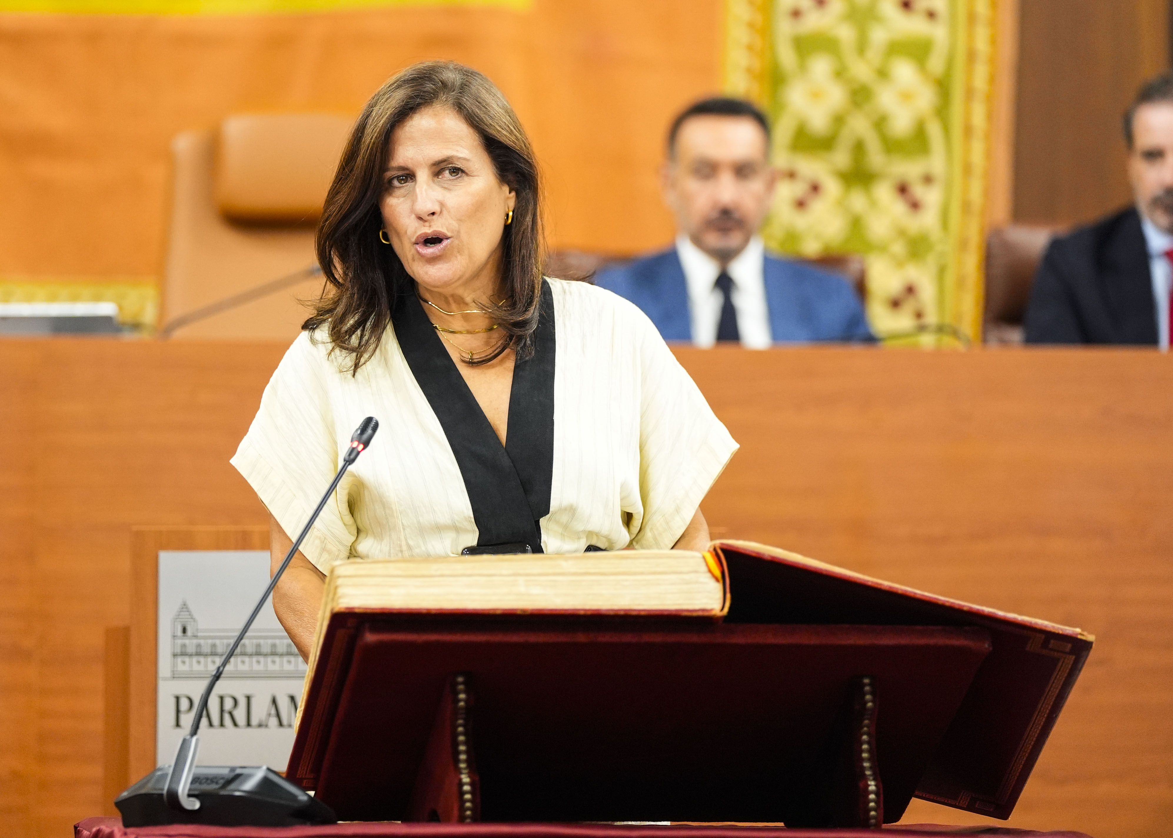 Miriam Ortiz durante el juramento de su cargo como Parlamentaria Andaluza