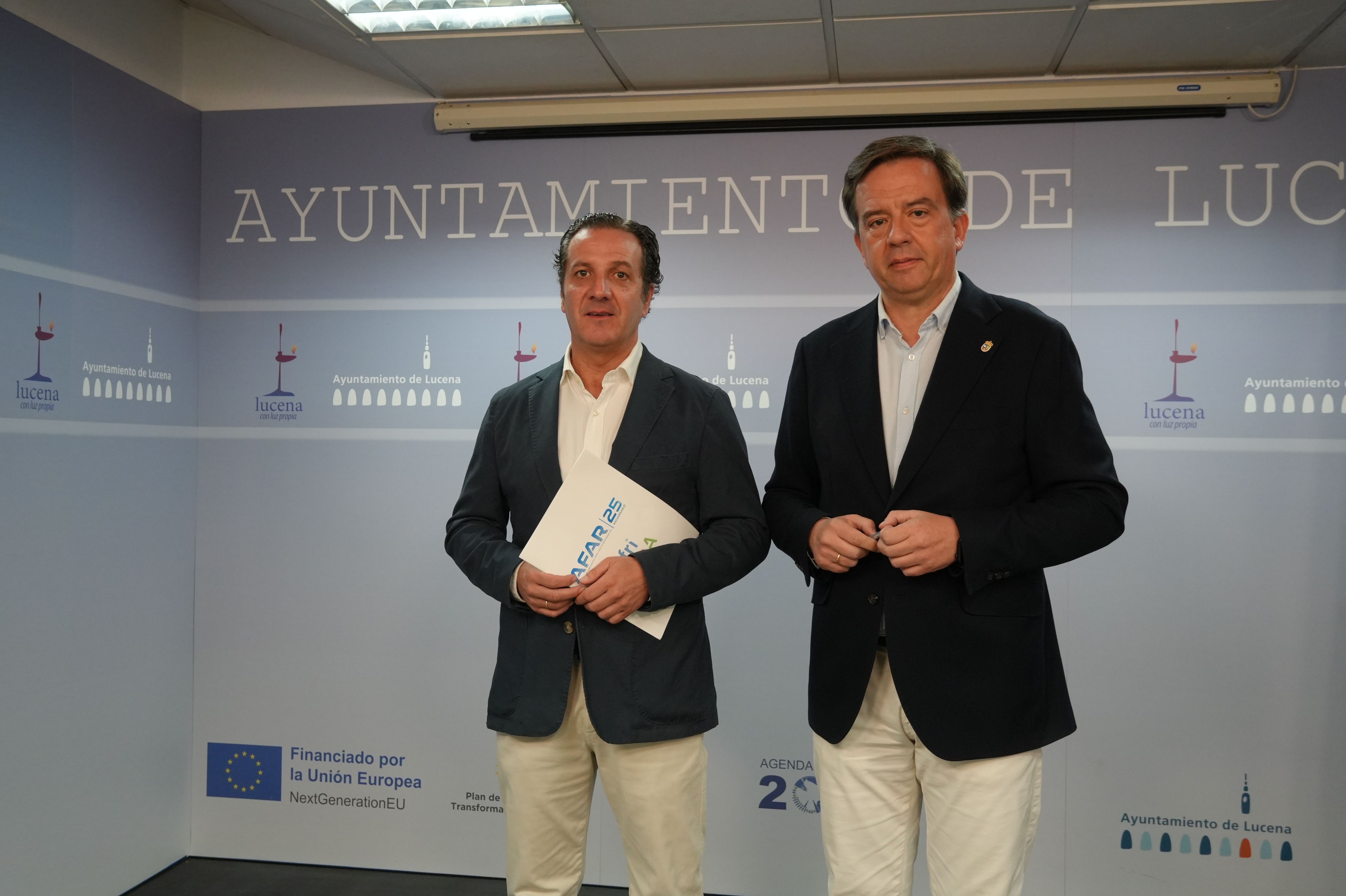 Joaquín Peñalver y Aurelio Fernández durante la presentación del galardón otorgado al sector del frío de Lucena