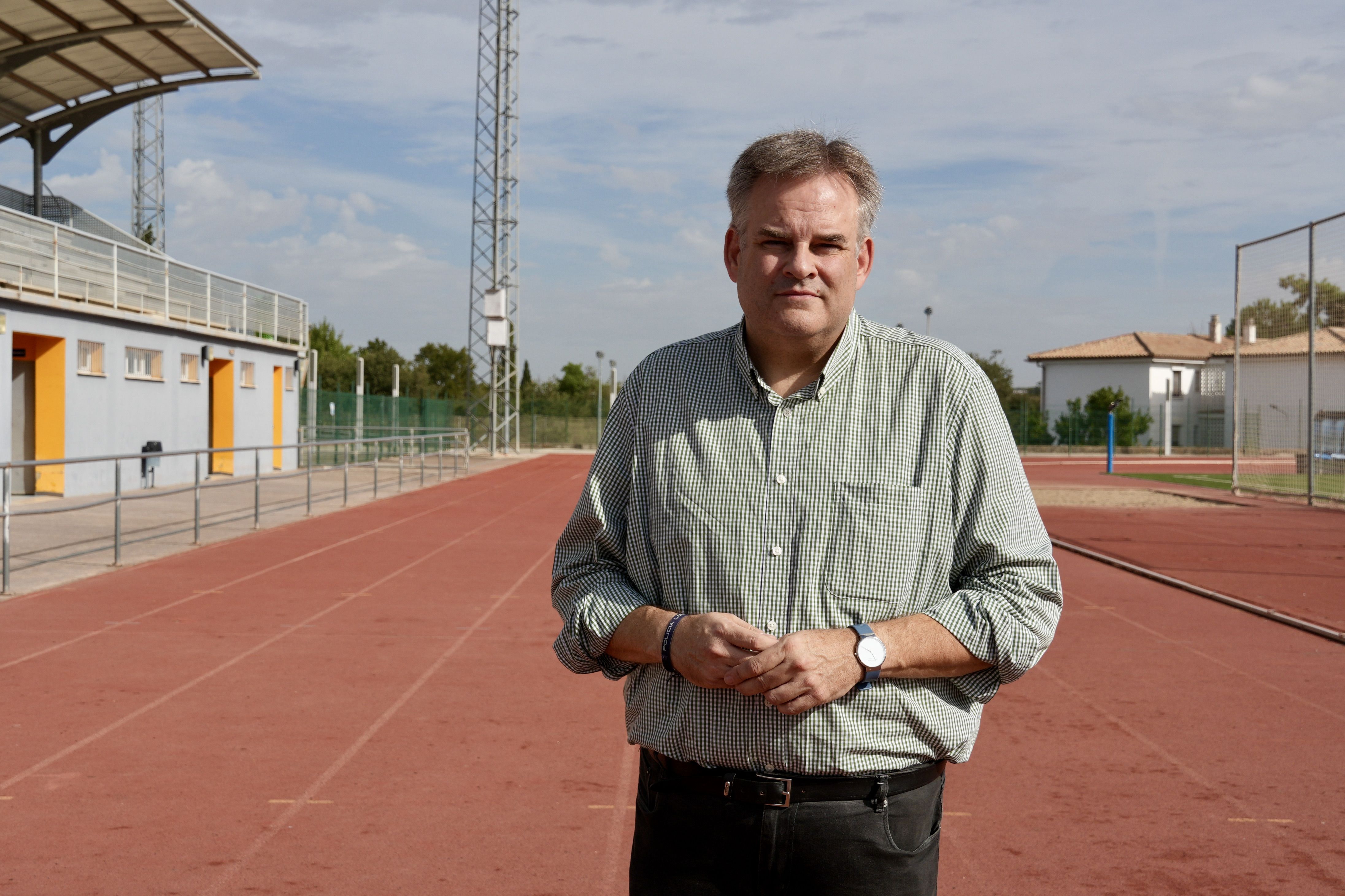 Ángel Novillo durante la presentación de las obras de renovación de la pista de atletismo de la Ciudad Deportiva