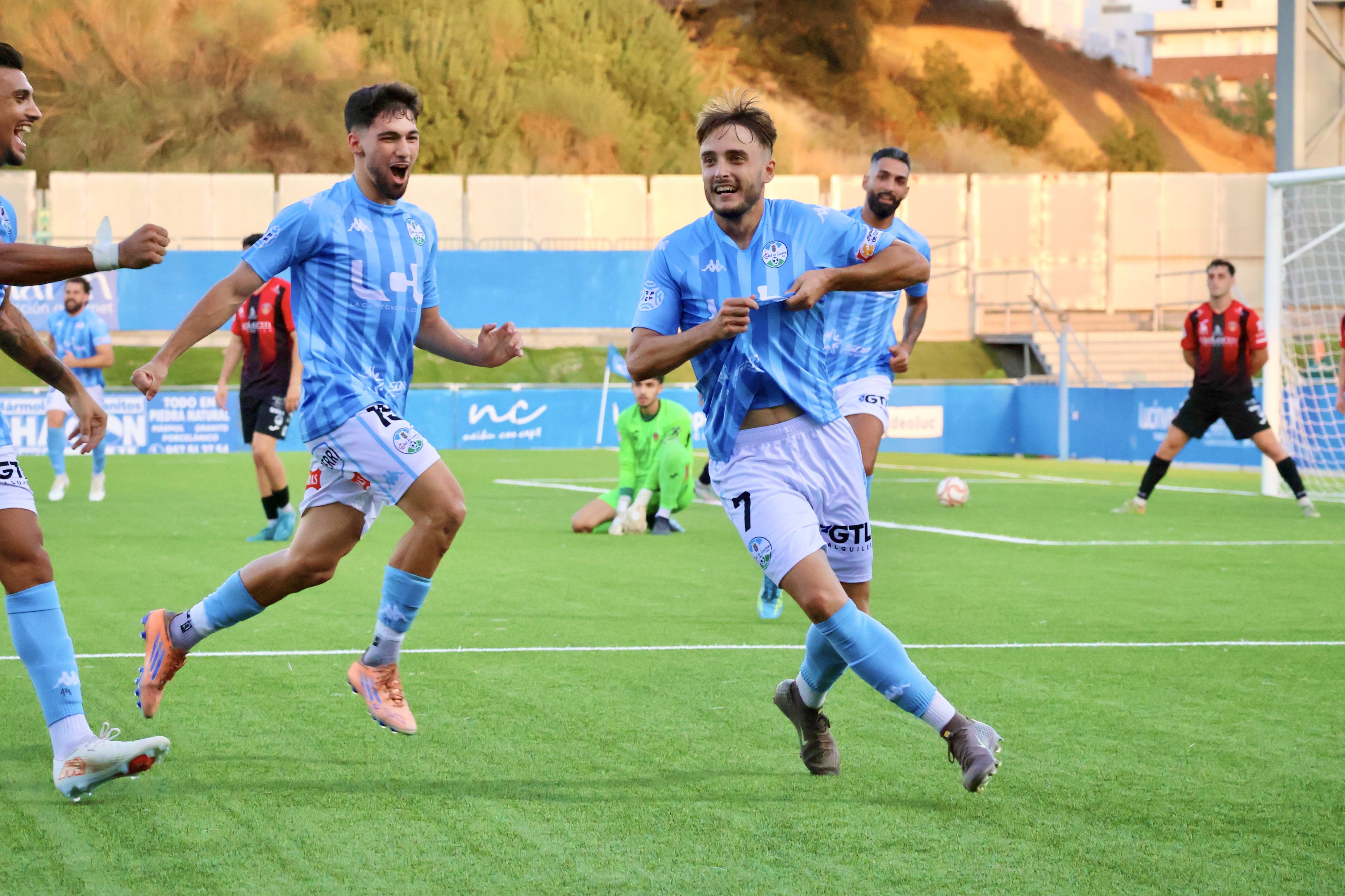 Manu Molina volvió a conseguir un gol que vale tres puntos. Foto: LucenaDeporte.com