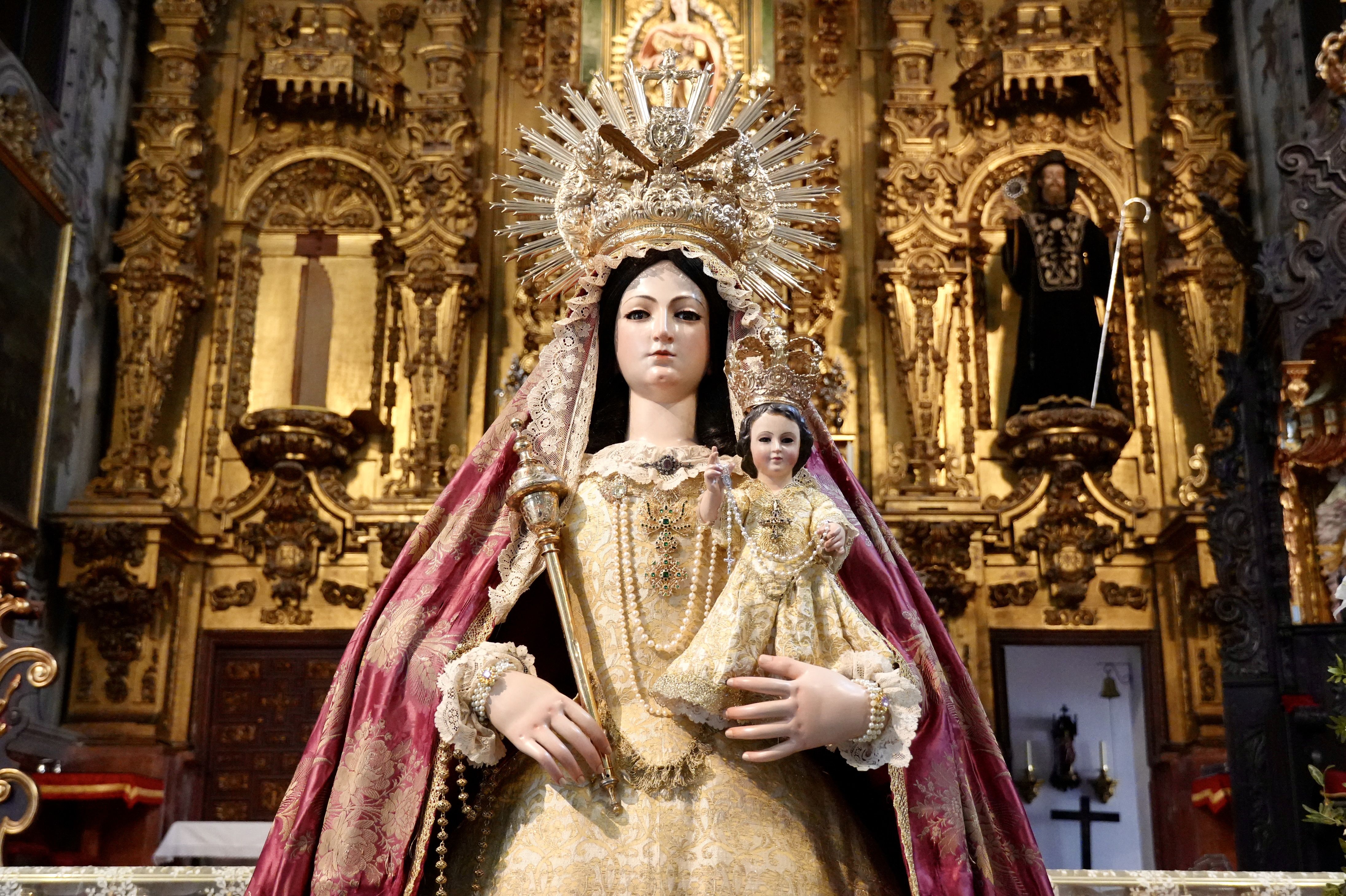 La imagen de la Virgen del Rosario de SAnto Domingo tras su restauración