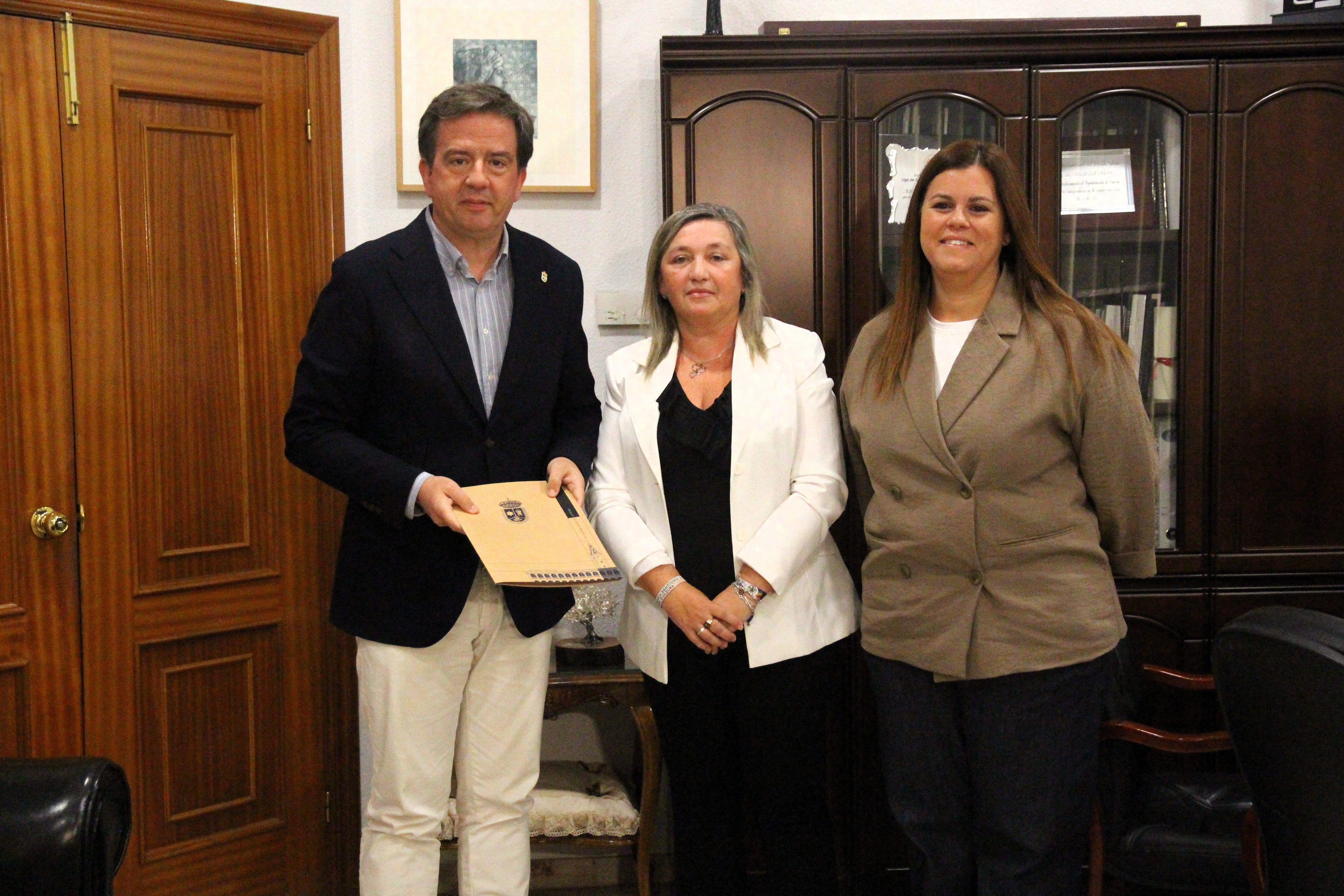 Un momento de la firma del convenio