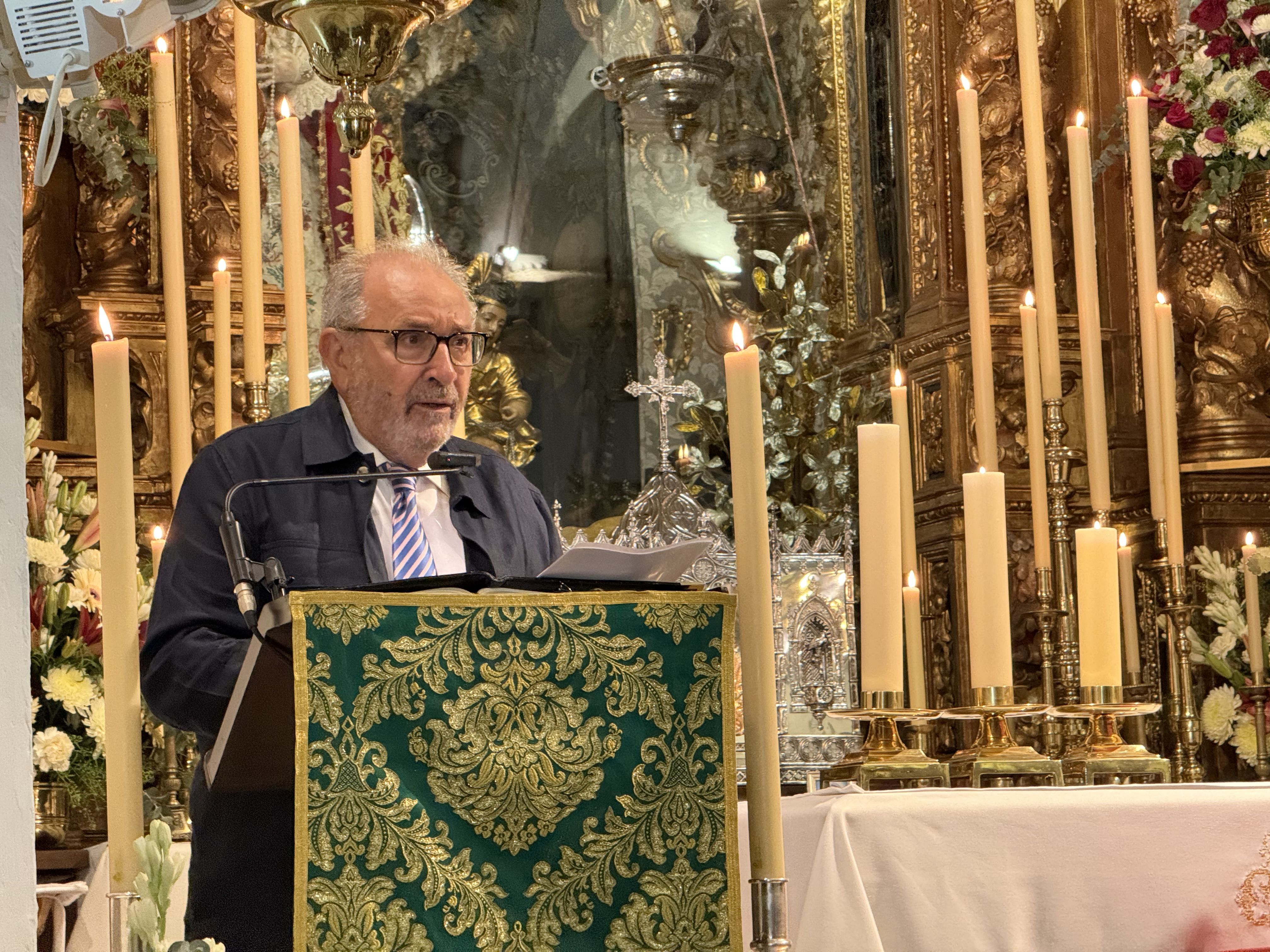 Antonio García Barbeito durante su intervención en la ofrenda. Fotos: Real Archicofradía de María Santísima de Araceli 