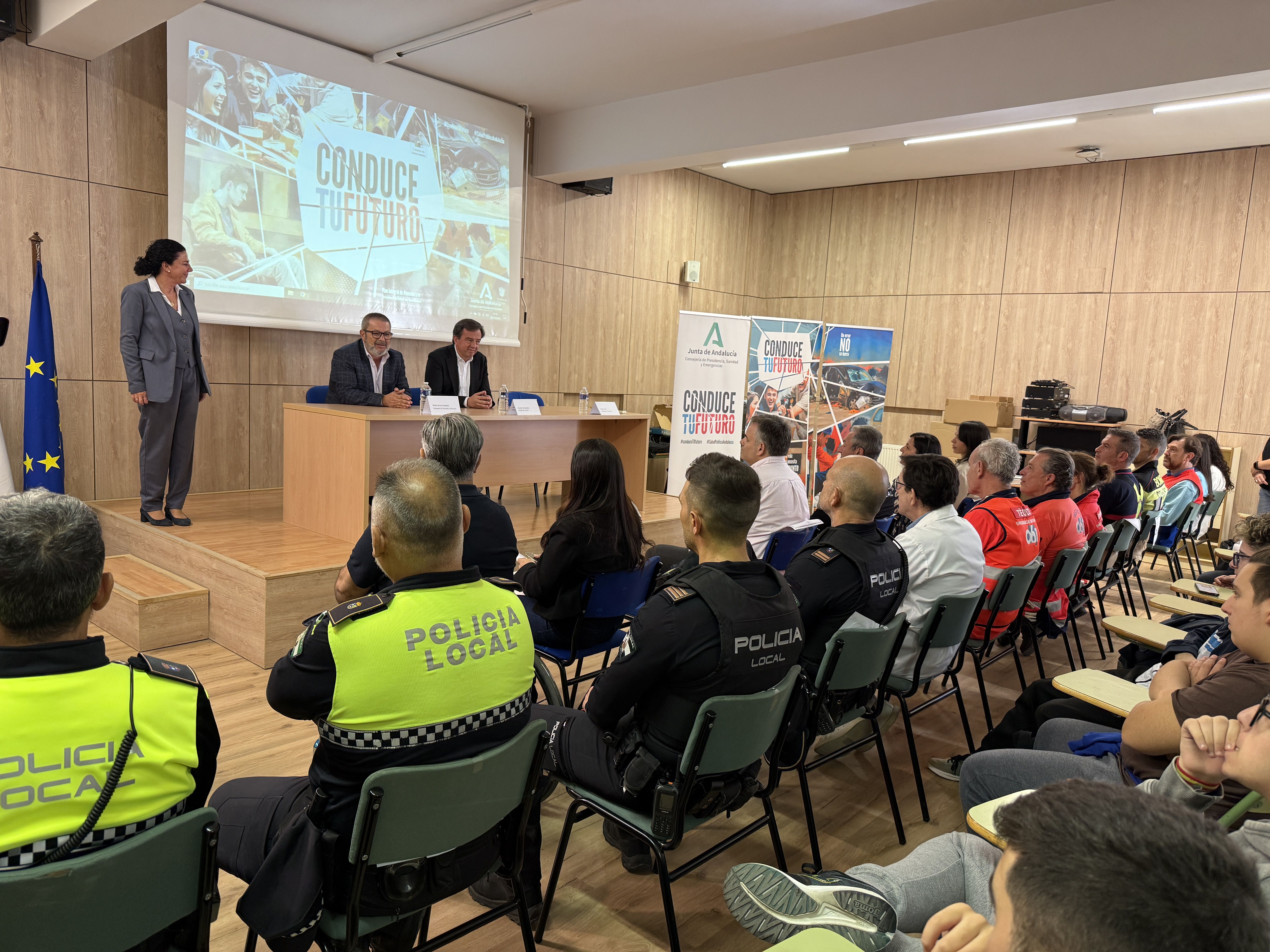 Un instante durante la presentación de la jornada en el IES Juan de Aréjula.