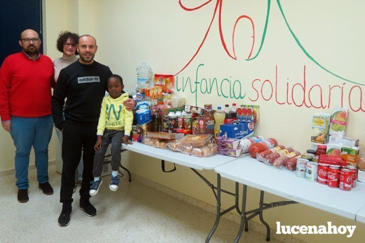  Voluntarios de Infancia Solidaria y el pequeño Lamarana. 