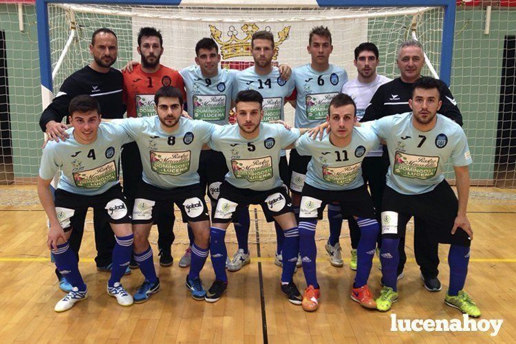  Formación del Lucena Futsal Subbética en la cancha del Unión África Ceutí. EL PUEBLO DE CEUTA 