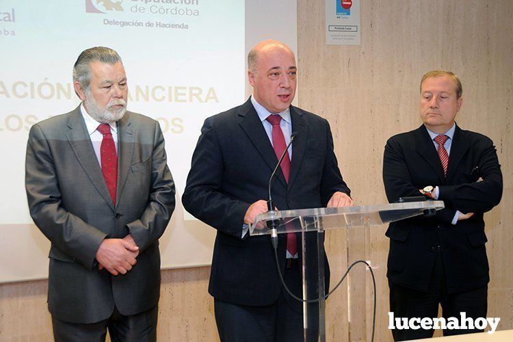  El presidente de la Diputación Provincial, Antonio Ruiz, tras la transferencia telepática de fondos a los ayuntamientos  