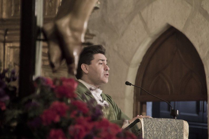 Galería: La Misa del Cofrade se celebra en el templo de San Mateo