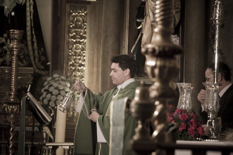 Galería: La Misa del Cofrade se celebra en el templo de San Mateo