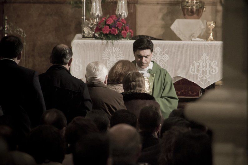 Galería: La Misa del Cofrade se celebra en el templo de San Mateo