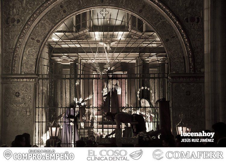 Galería Gráfica: El Cristo de la Humillación hace Vía Crucis en el interior del templo de San Mateo por la lluvia