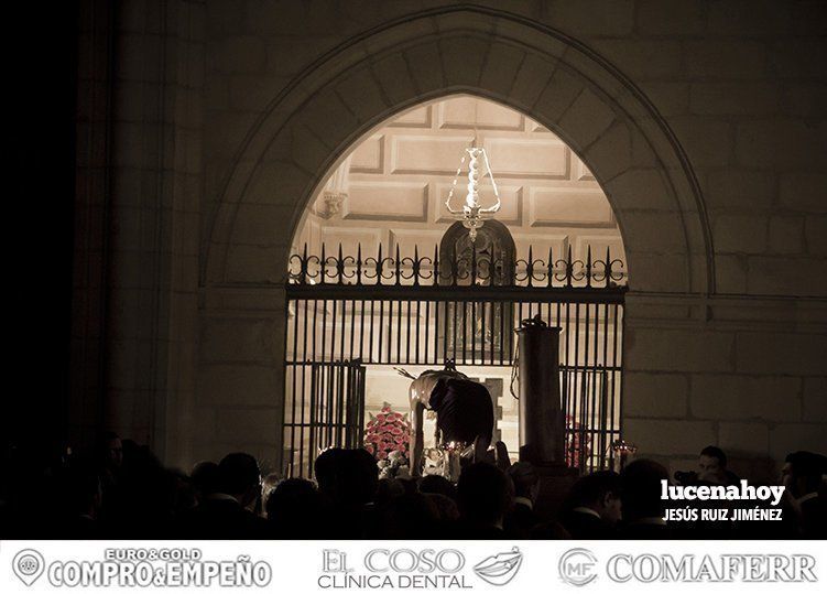 Galería Gráfica: El Cristo de la Humillación hace Vía Crucis en el interior del templo de San Mateo por la lluvia