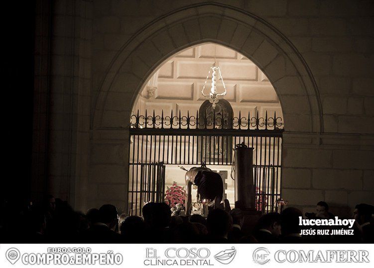 Galería Gráfica: El Cristo de la Humillación hace Vía Crucis en el interior del templo de San Mateo por la lluvia Galería Gráfica: El Cristo de la Humillación hace Vía Crucis en el interior del templo de San Mateo por la lluvia