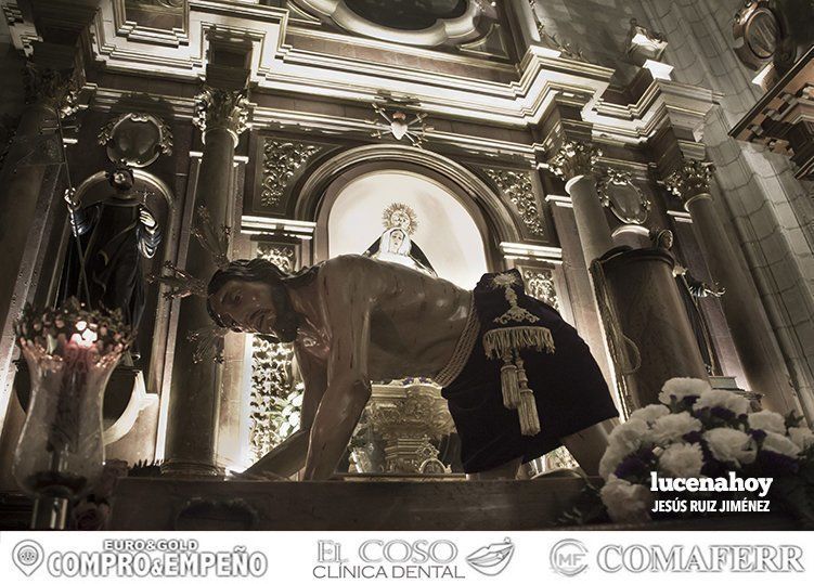 Galería Gráfica: El Cristo de la Humillación hace Vía Crucis en el interior del templo de San Mateo por la lluvia