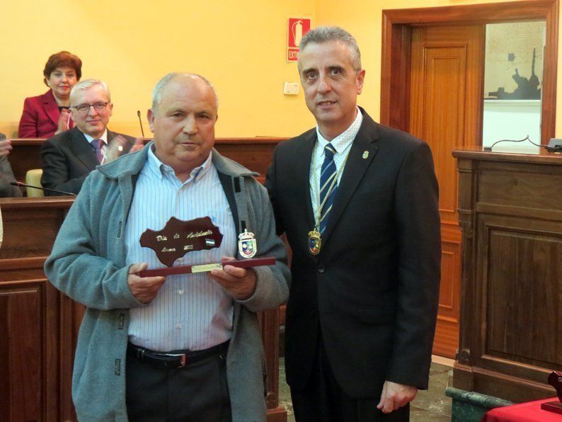 Club Koryo, Despertar-Proyecto Hombre, Infancia Solidaria y Juan González Palma recogen la Bandera de Andalucía