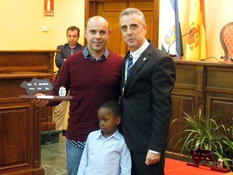 Club Koryo, Despertar-Proyecto Hombre, Infancia Solidaria y Juan González Palma recogen la Bandera de Andalucía