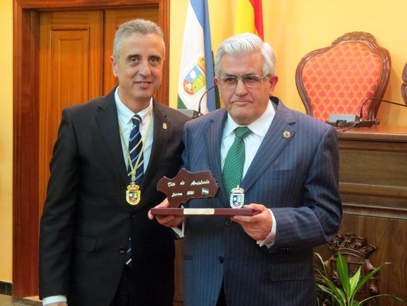 Club Koryo, Despertar-Proyecto Hombre, Infancia Solidaria y Juan González Palma recogen la Bandera de Andalucía Club Koryo, Despertar-Proyecto Hombre, Infancia Solidaria y Juan González Palma recogen la Bandera de Andalucía
