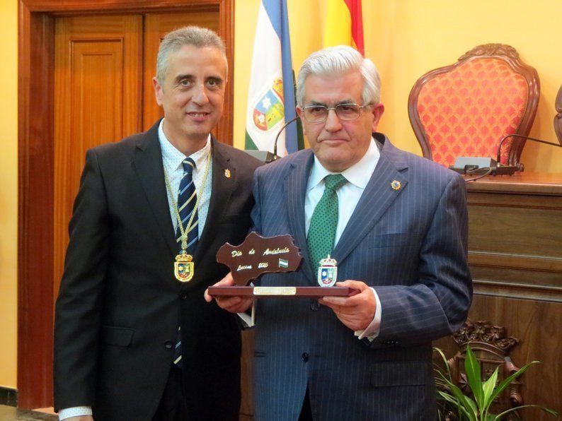 Club Koryo, Despertar-Proyecto Hombre, Infancia Solidaria y Juan González Palma recogen la Bandera de Andalucía