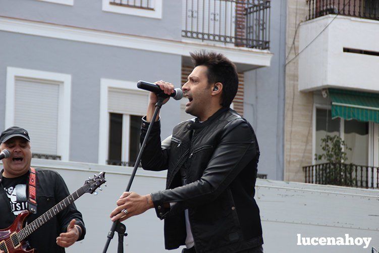 Galería: Felipe Conde protagoniza el concierto del Día de Andalucía en la Plaza Nueva desafiando al frío