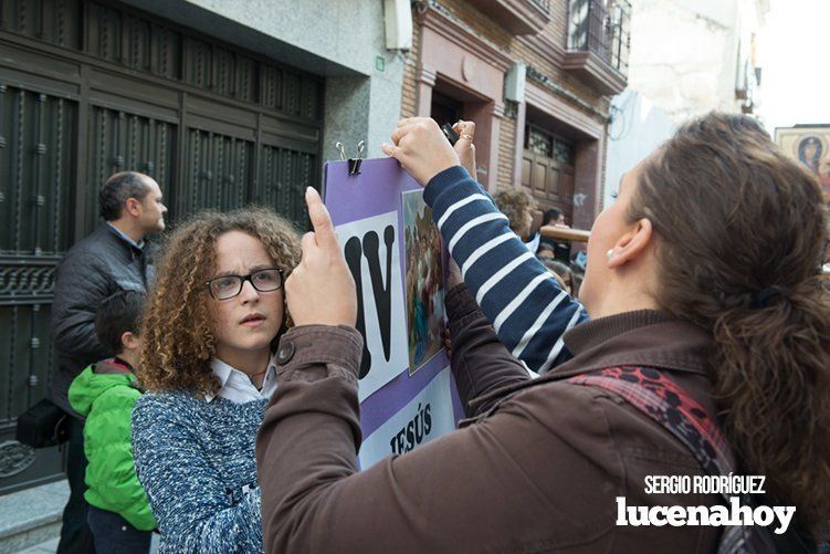 Galería: La Cruz de los Jóvenes visita Lucena por segunda vez, siendo recibida por los niños de catequesis y la Agrupación de Cofradías