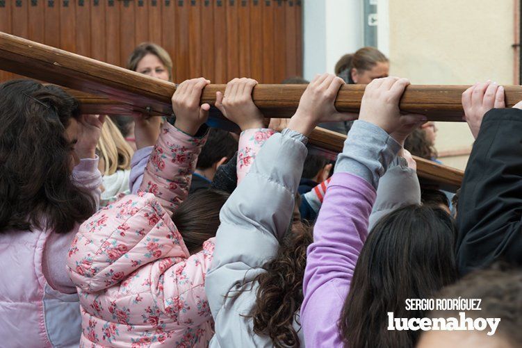 Galería: La Cruz de los Jóvenes visita Lucena por segunda vez, siendo recibida por los niños de catequesis y la Agrupación de Cofradías