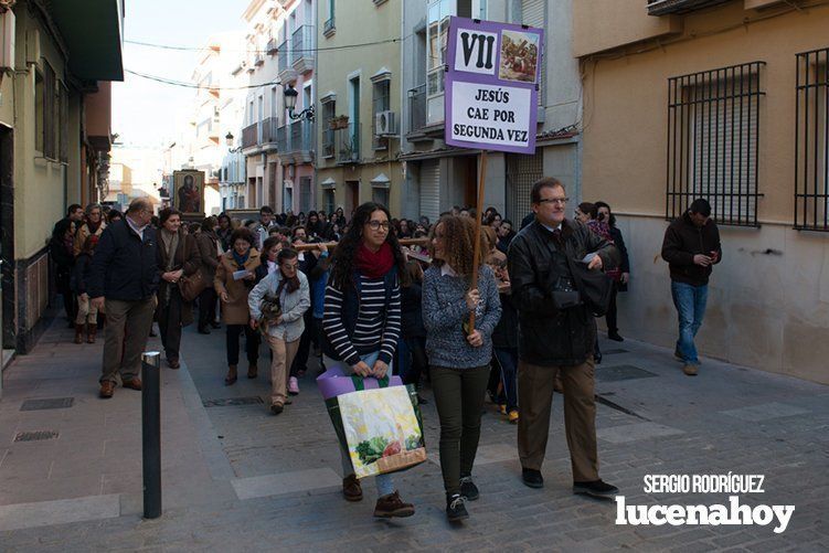 Galería: La Cruz de los Jóvenes visita Lucena por segunda vez, siendo recibida por los niños de catequesis y la Agrupación de Cofradías